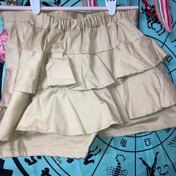 Umgee Shorts Skirt Khaki Medium Ruffle BNWOT - Picture 4 of 12